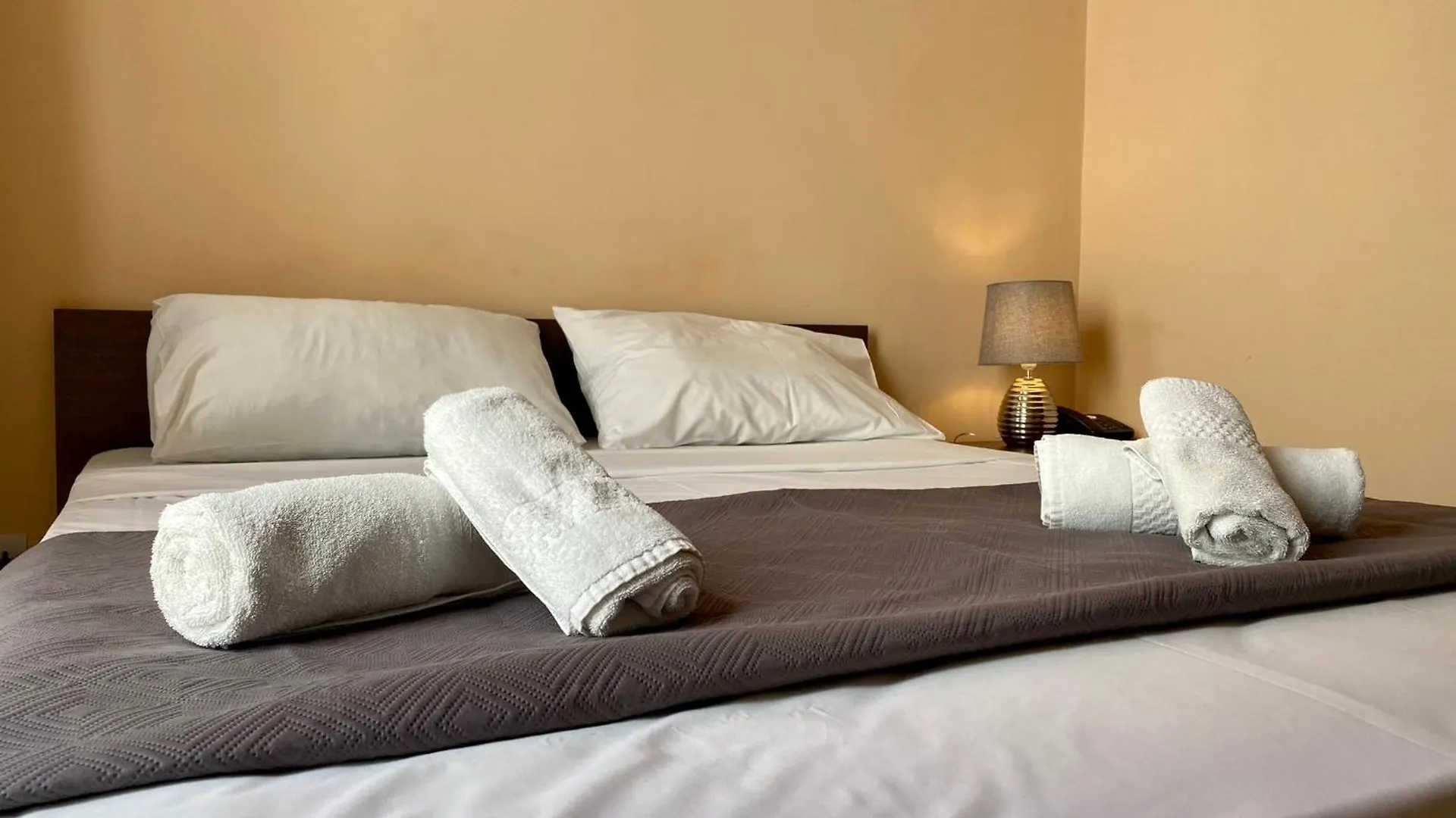 Malta Paradise Central Accomodation Hotel San Ġiljan 3*,